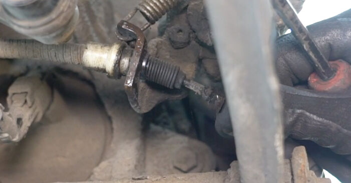 Wie schmierig ist es, selber zu reparieren: Bremsscheiben beim Ford Mondeo mk3 Limousine 2.2 TDCi 2006 wechseln – Downloaden Sie sich Bildanleitungen