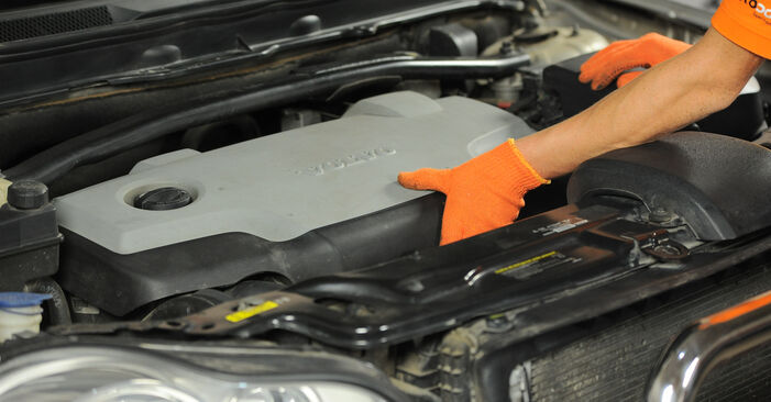 Austauschen Anleitung Luftfilter am Volvo XC90 1 2012 D5 AWD selbst