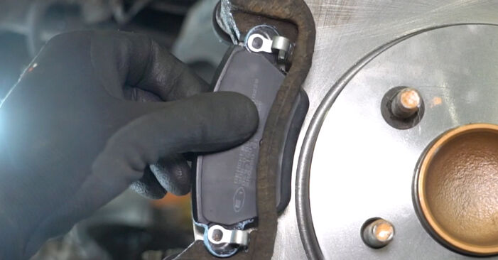 Trinn-for-trinn anbefalinger for hvordan du kan bytte Ford Mondeo mk3 Sedan 2005 ST220 3.0 Bremseklosser selv