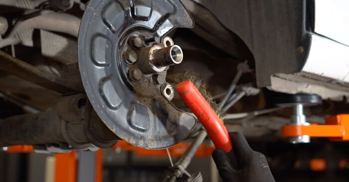 Comment changer Roulement de roue sur VW CADDY - trucs et astuces