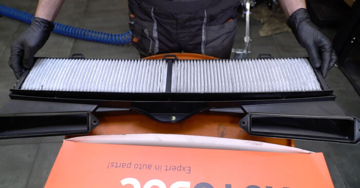 Hvordan skifte BMW 1 SERIES 2013 Kupefilter trinn–for–trinn veiledning