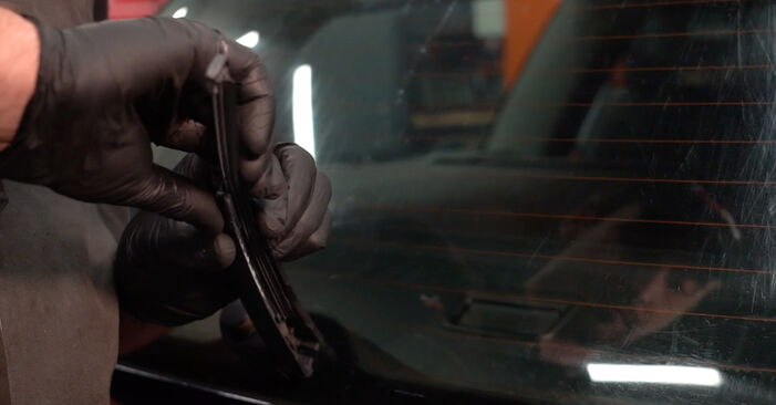 Kako zamenjati VW PASSAT Metlica brisalnika stekel - priročniki s koraki in video vodniki