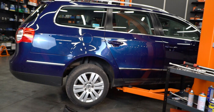 Udskiftning af Bremseskiver på VW PASSAT ved gør-det-selv