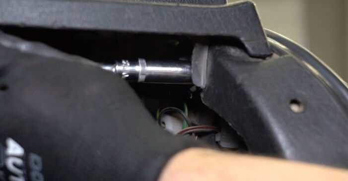 Stoßdämpfer beim VW GOLF 1.4 1998 selber erneuern - DIY-Manual