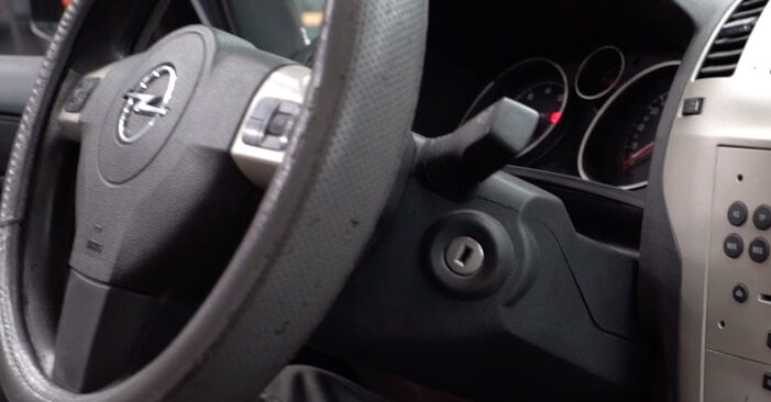 Tauschen Sie Innenraumfilter beim Opel Zafira B 2015 1.9 CDTI (M75) selber aus