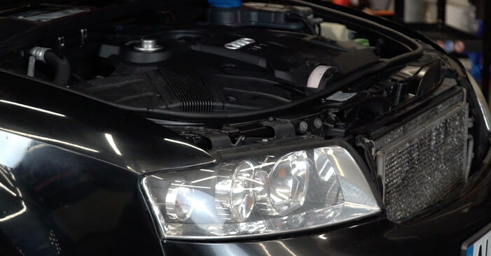 Wymiana Filtr powietrza kabinowy Audi A4 B6 Avant 1.9 TDI 2001 - darmowe instrukcje PDF i wideo