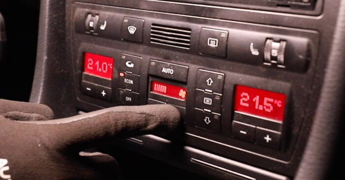 Schimbare Filtru habitaclu la Audi A6 C5 Avant 1998 2.5 TDI quattro de unul singur