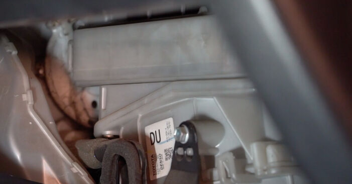 Vanskelighetsgrad: Bytte av Kupefilter på Toyota RAV4 III 2.0 4WD (ZSA30) 2011 – last ned illustrert veiledning