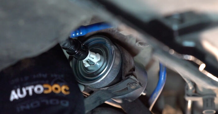 Reemplace Filtro de Combustible en un Opel Astra G CC 2008 1.6 16V (F08, F48) usted mismo