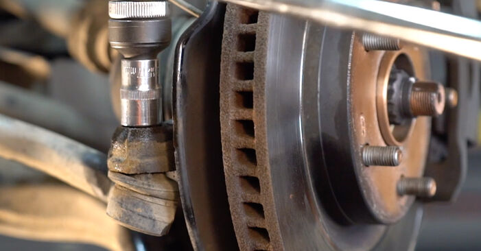 Колко време отнема смяната: Накрайник на напречна кормилна щанга на Toyota RAV4 XA30 2013 - информативен PDF наръчник
