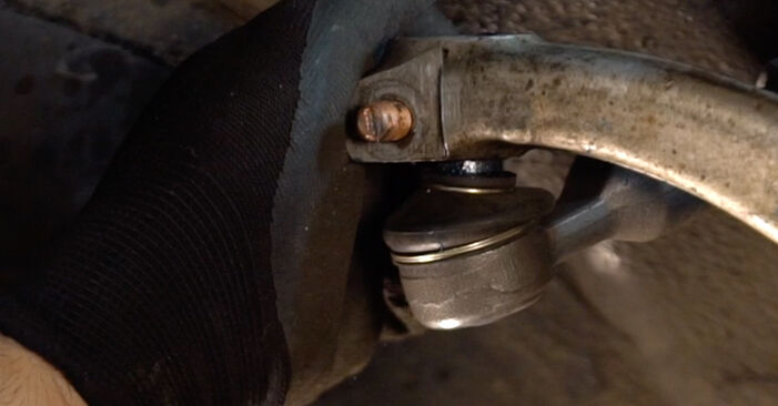 Changing Track Rod End on AUDI A4 Avant (8E5, B6) 1.8 T 2004 by yourself