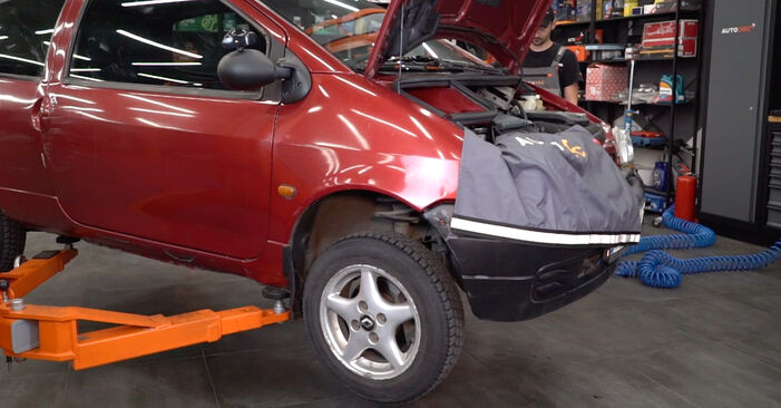 RENAULT TWINGO Skersinės vairo trauklės galas keitimas: nemokamos remonto instrukcijos