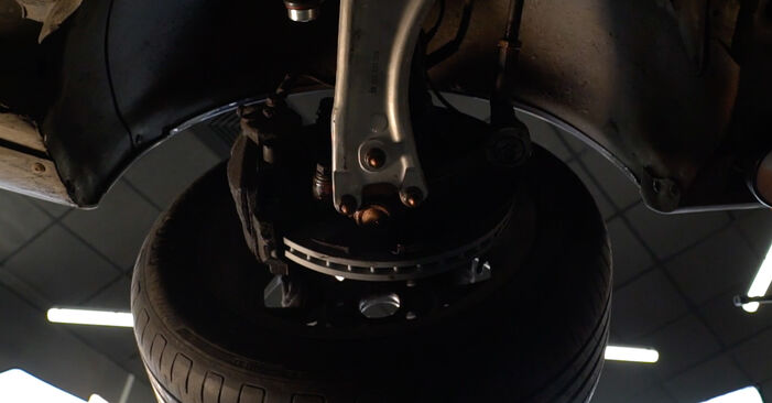 Spurstangenkopf beim VW PASSAT 1.6 TDI 2005 selber erneuern - DIY-Manual