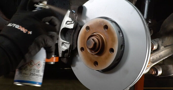 Hvordan skifte AUDI A6 2004 Bremseklosser trinn–for–trinn veiledning