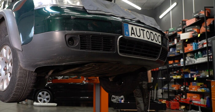 Sostituzione Pastiglie dei freni Audi A6 C5 Avant 2.4 1999: manuali dell'autofficina