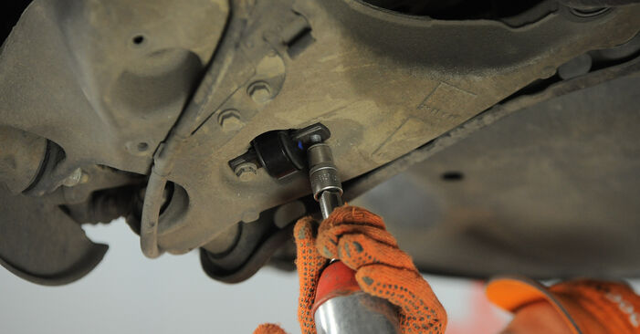 AUDI A4 2.0 TDI 16V Anti Roll Bar Links replacement: online guides and video tutorials