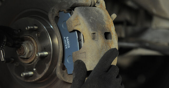 Changing Brake Pads on HONDA CR-V II (RD_) 2.4 Vtec 4WD 2004 by yourself