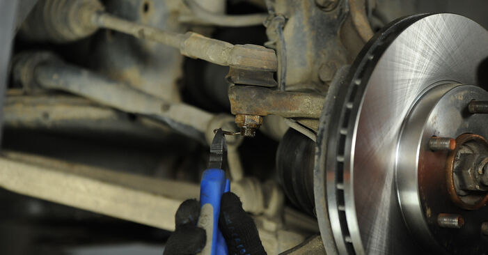 Wie problematisch ist es, selber zu reparieren: Spurstangenkopf beim Nissan X Trail t30 2.2 DCi FWD 2007 auswechseln – Downloaden Sie sich bebilderte Tutorials