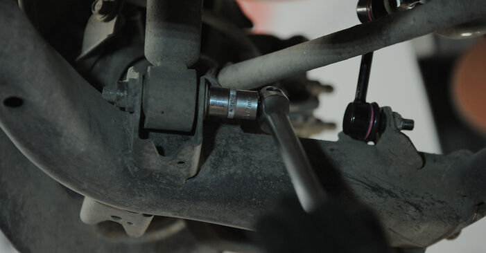 Wie schmierig ist es, selber zu reparieren: Federn beim Honda CR-V II 2.4 4WD (RD7) 2001 wechseln – Downloaden Sie sich Bildanleitungen