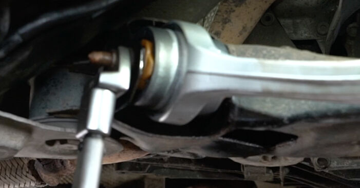 Changing Wheel Bearing on AUDI A6 Avant (4B5, C5) 2.5 TDI 2000 by yourself