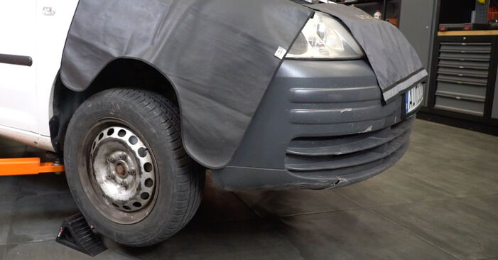 VW Caddy 3 Van 1.6 TDI 2006 Homokinetický Kĺb výmena: bezplatné návody z našej dielne