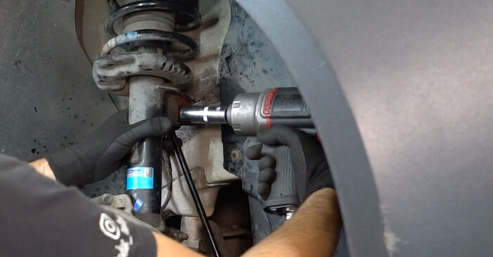 Wie problematisch ist es, selber zu reparieren: Antriebswellengelenk beim VW Caddy 3 kasten 2.0 TDI 16V 2010 auswechseln – Downloaden Sie sich bebilderte Tutorials