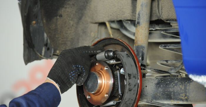 Udskiftning af Hjulbremsecylinder på VW LUPO ved gør-det-selv indsats
