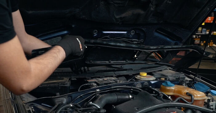 Changing Shock Absorber on AUDI A4 Saloon (8D2, B5) 1.8 T 1997 by yourself