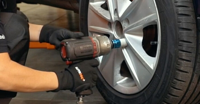 Changing Brake Pads on AUDI A4 Saloon (8D2, B5) 1.8 T 1997 by yourself