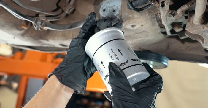 AUDI A4 1.6 Fuel Filter replacement: online guides and video tutorials