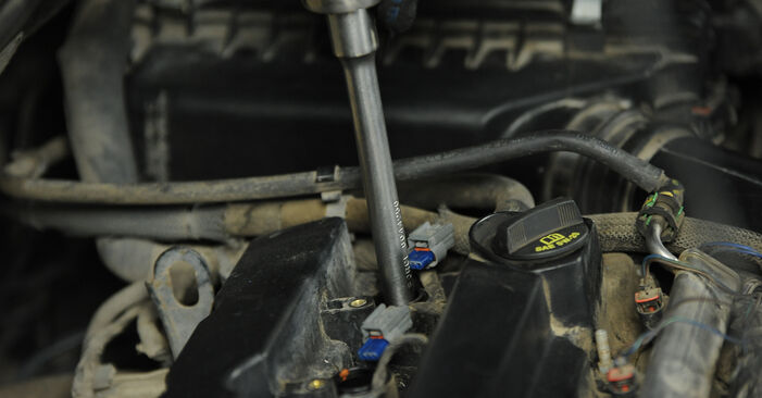 Колко време отнема смяната: Запалителна свещ на Dodge Caliber SRT4 2014 - информативен PDF наръчник