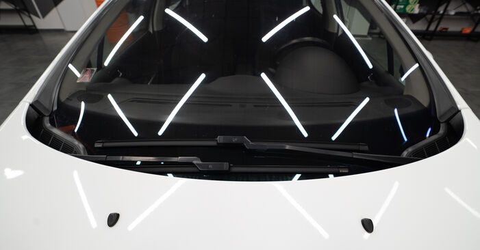 Wie problematisch ist es, selber zu reparieren: Scheibenwischer beim Peugeot 308 I 2.0 HDi 2013 auswechseln – Downloaden Sie sich bebilderte Tutorials