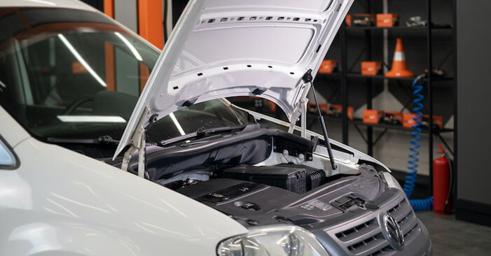 Wymiana Filtr oleju VW Caddy 3 1.9 TDI 2004 - darmowe instrukcje PDF i wideo