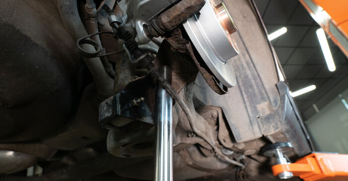 Wie schmierig ist es, selber zu reparieren: Stoßdämpfer beim Audi A3 8L 1.9 TDI 2002 wechseln – Downloaden Sie sich Bildanleitungen