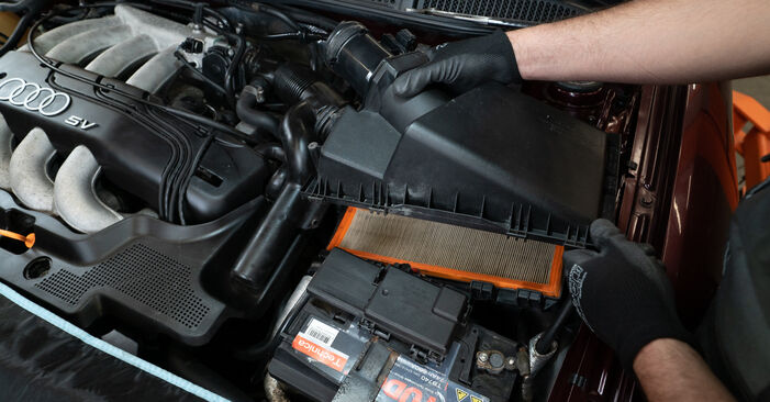 Jak zdjąć i wymienić Filtr powietrza silnika Audi A3 8L S3 1.8 quattro 2000 - łatwe w użyciu instrukcje online