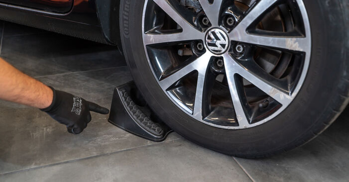 Come smontare Molla Ammortizzatore VW TOURAN 1.2 TSI 2014 - istruzioni online facili da seguire
