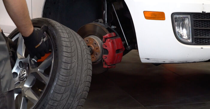 Jak wymienić Amortyzator w VW Golf VI Hatchback (5K1) 1.4 2013: pobierz instrukcje PDF i instrukcje wideo
