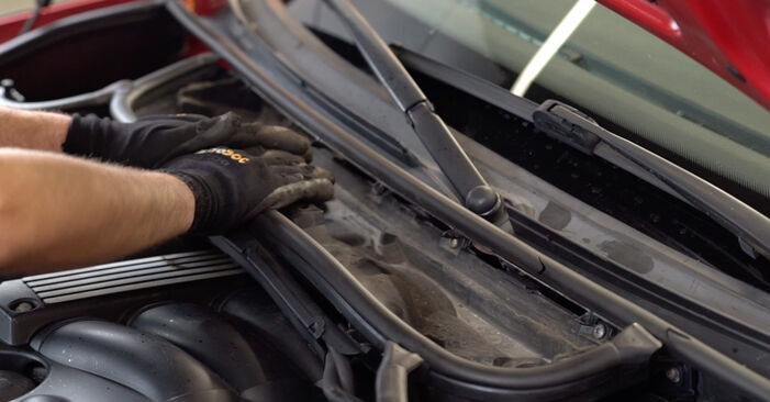 Hinweise des Automechanikers zum Wechseln von BMW 3 Cabrio (E46) 325 Ci 2006 Innenraumfilter