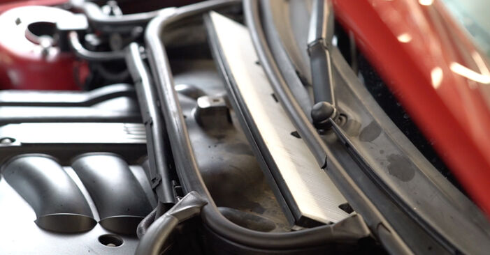 Wie man Innenraumfilter am BMW E46 Cabrio 2000 ersetzt - Kostenfreie PDF- und Videotipps