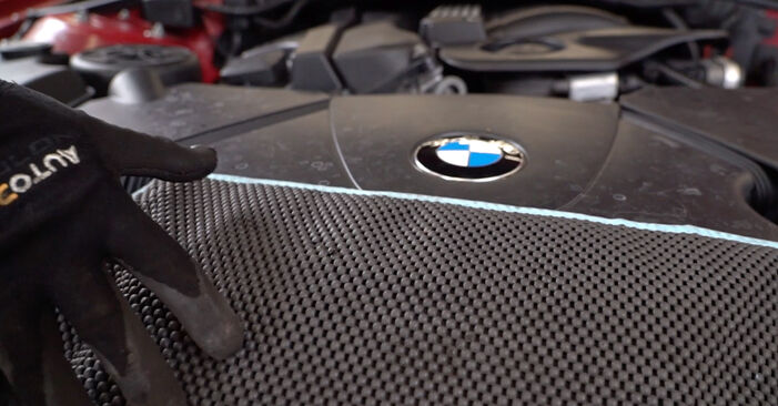 Ersetzen Sie Innenraumfilter am BMW 3 Cabrio (E46) 318Ci 2.0 2003 selber