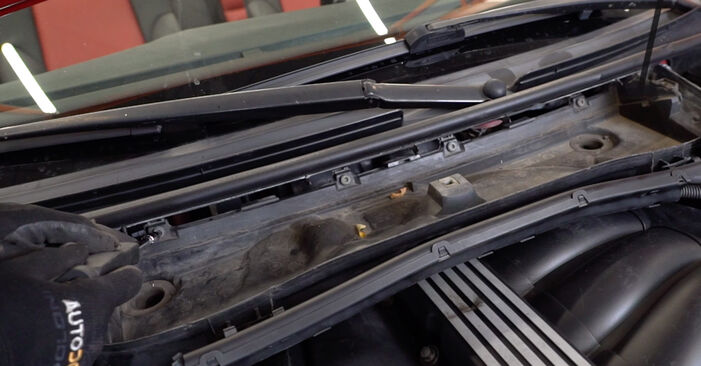 Wie lange benötigt das Auswechseln der Teile: Innenraumfilter beim BMW E46 Cabrio 2000 - Detailliertes PDF-Tutorial