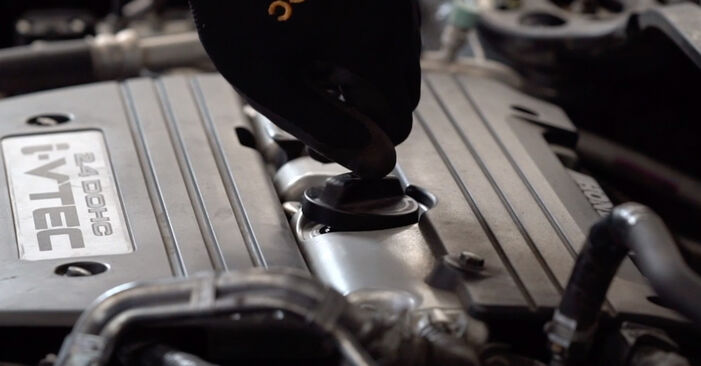 Schimbare Filtru ulei Honda Accord VIII CU 2.2 i-DTEC (CU3) 2010: manualele de atelier gratuite