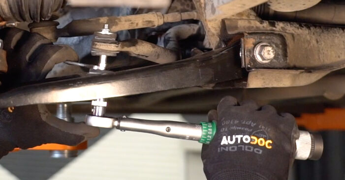 Replacing Anti Roll Bar Links on Toyota Aygo AB10 2005 1.0 (KGB10_) by yourself