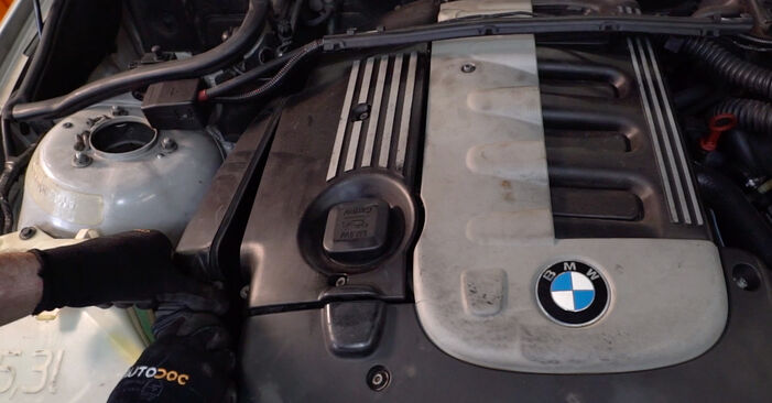 Bytte Luftfilter på BMW E46 Touring 2002 320d 2.0 alene