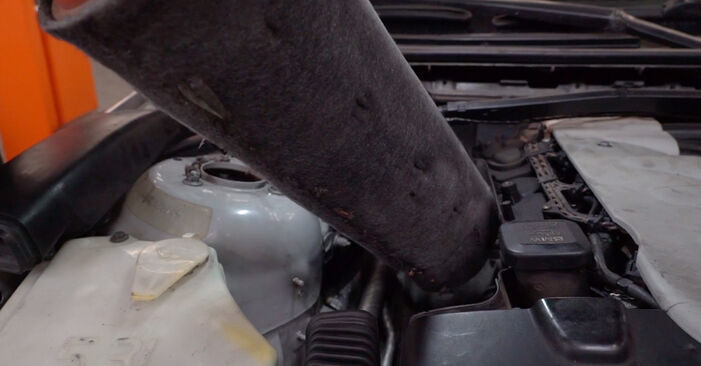 Ako vymeniť Vzduchový filter na BMW 3 Touring (E46) 1999 – bezplatné PDF a video návody.