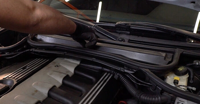 2001 BMW 3 Touring (E46) wymiana Filtr powietrza: darmowe instrukcje warsztatowe