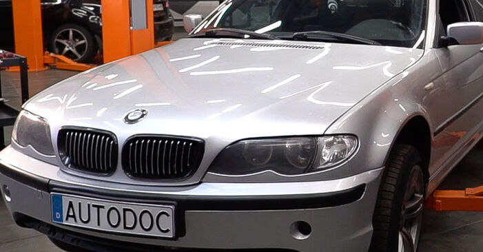 Samodzielna wymiana Filtr powietrza w BMW 3 Touring (E46) 330d 2.9 2002