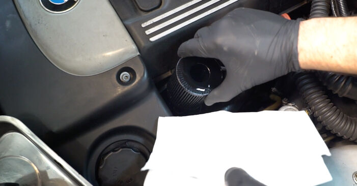 BMW 3 SERIES 330xi 3.0 Oil Filter replacement: online guides and video tutorials