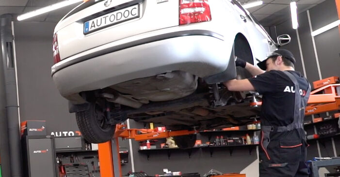 How to replace Shock Absorber on SKODA Fabia I Combi (6Y5) 2005: download PDF manuals and video instructions