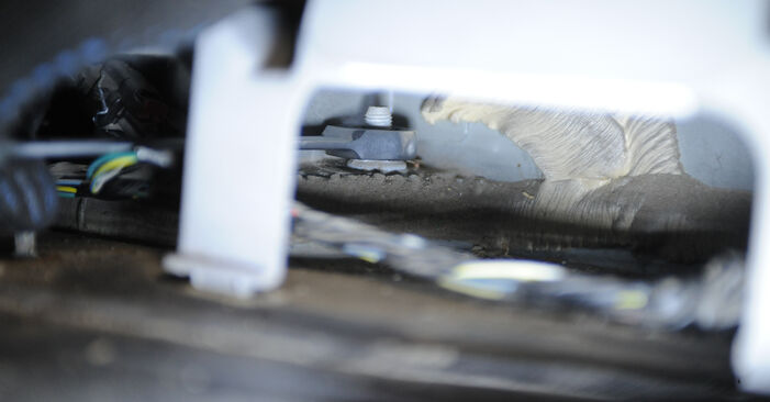 Wie kompliziert ist es, selbst zu reparieren: Stoßdämpfer am Dodge Caliber SRT4 2.4 SRT4 AWD 2012 ersetzen – Laden Sie sich illustrierte Wegleitungen herunter